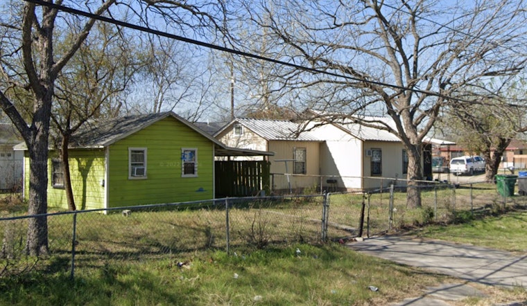 Fire Crews Rush to Extinguish Blaze in Abandoned San Antonio Home, with Squatters Suspected