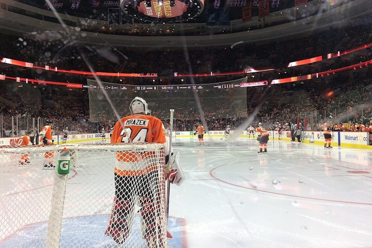 Flyers and Lightning Play Through Power Outage at Philly's Wells Fargo Center