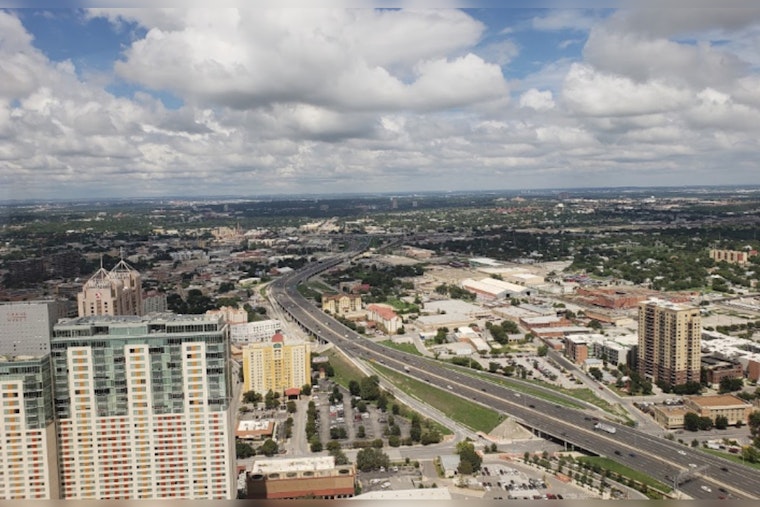From Chilly Clouds to Sunny Warmth, San Antonio's Weather to Shift Gears This Week