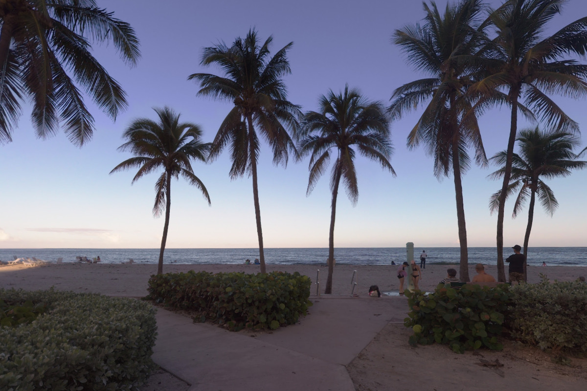 Hollywood Beach Remains Open During Miami Beach Spring Break Crackdown