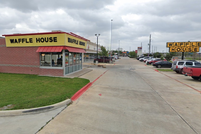 Houston Diners Become Targets in Pre-Dawn Robbery Spree, Leading to Trio's Charges With Violent Crimes