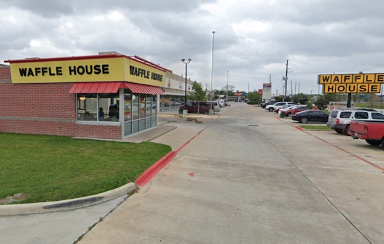 Houston Diners Become Targets in Pre-Dawn Robbery Spree, Leading to Trio's Charges With Violent Crimes