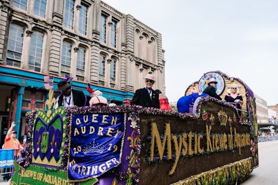 Houston Embraces Mardi Gras Mania Parades King Cake, and Cajun Cocktails from The Woodlands to Galveston