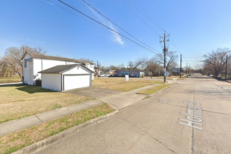 Houston Firefighters Quickly Contain Greater Third Ward Apartment Blaze, No Injuries Reported