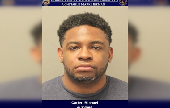 Houston Man Charged with DWI and Unlawful Weapon Possession After Traffic Stop