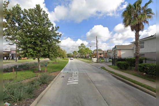 Houston Police Seek Leads in Unsolved Fatal Shooting at Wilcrest Drive Apartment Complex