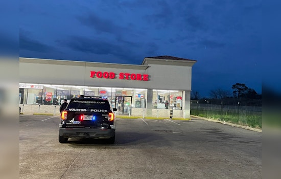 Houston Police Seek Suspected Wounded Robber After Shootout in Little York Parking Lot