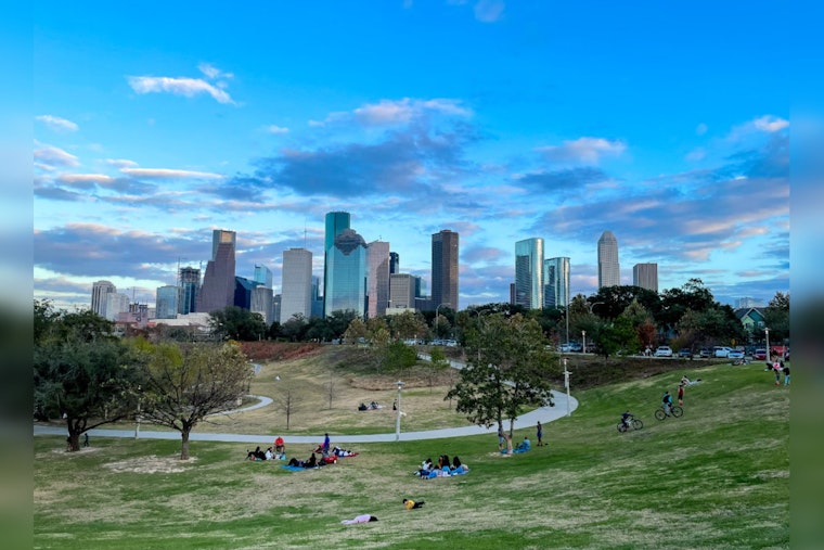 Houston Residents Gird for Brisk Weekend, NWS Cites Chilly Winds, Cooler Temps