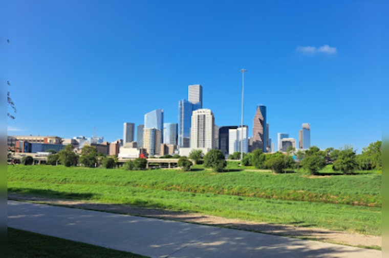 Houston's Valentine's Day Promises Sunshine with Chilly Evening, Foggy Start to Thursday