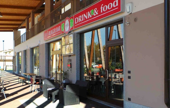 Iconic Los Angeles Eatery Irv's Burgers Sizzles into Orange County with New Newport Beach Location