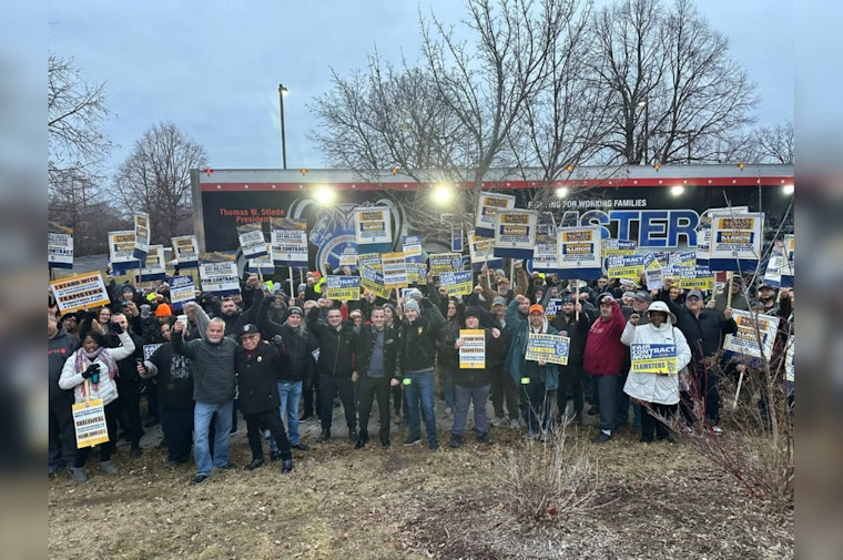 Illinois Department of Transportation Teamsters Authorize Strike, Threatening Road Maintenance