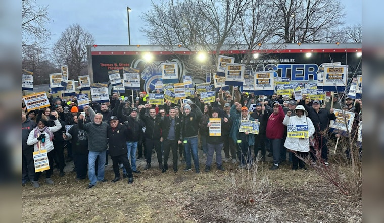 Illinois Department of Transportation Teamsters Authorize Strike, Threatening Road Maintenance
