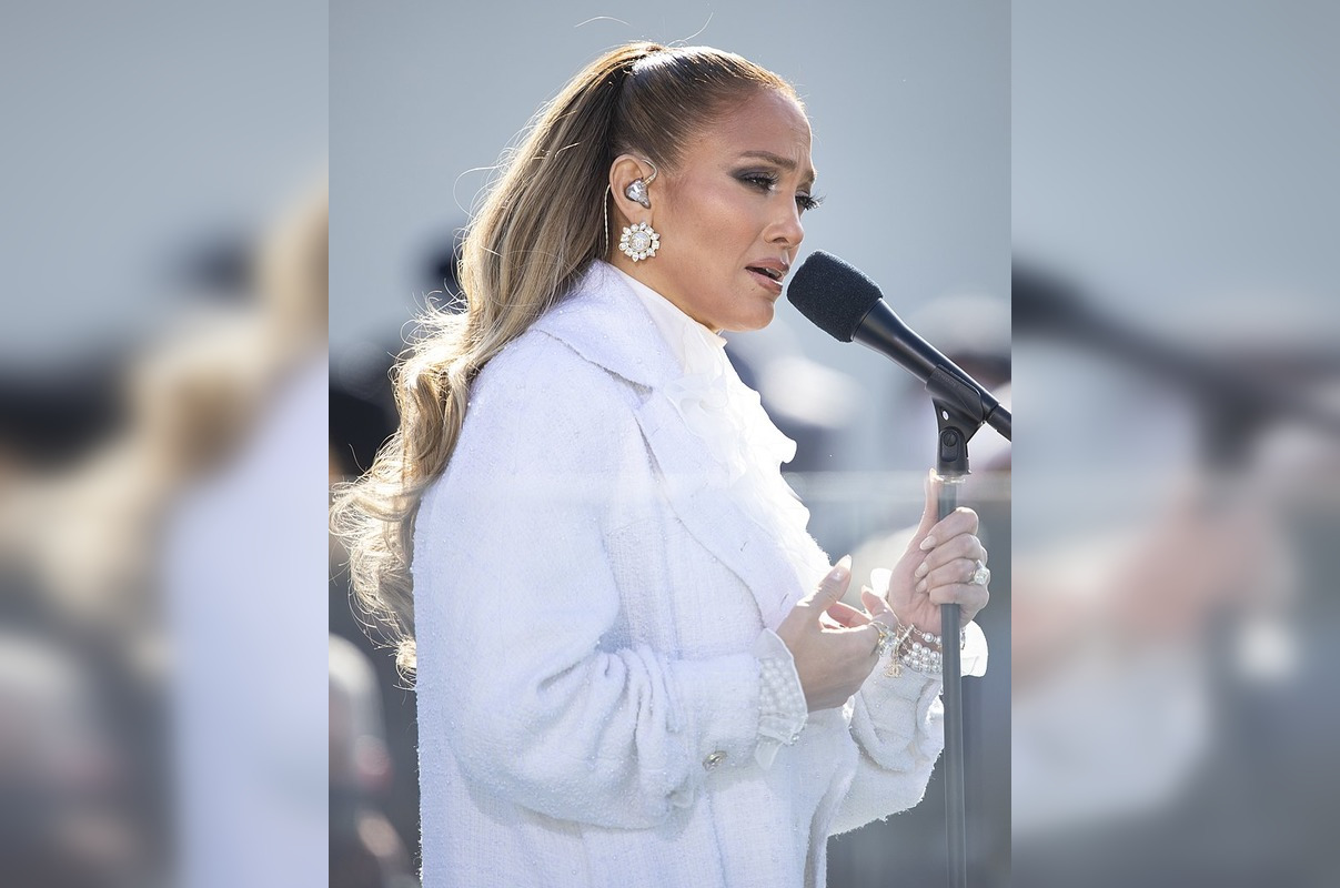 Jennifer Lopez Sets Phoenix