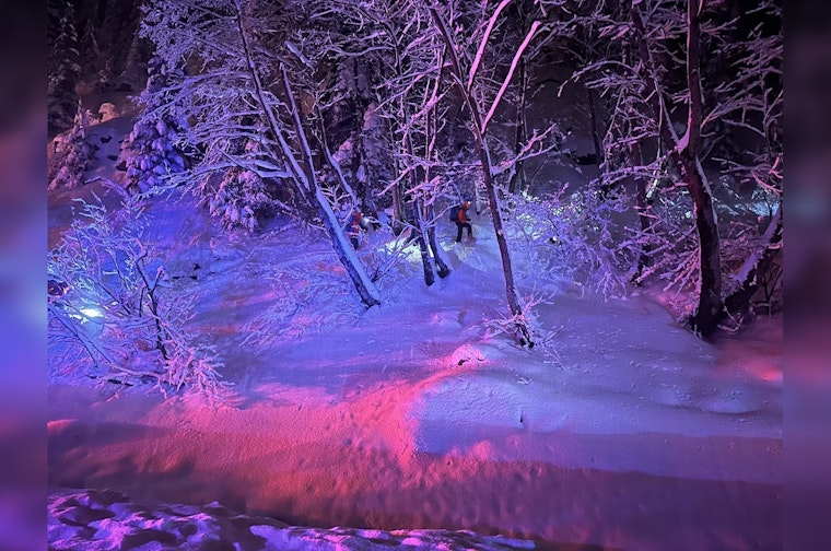 King County Search and Rescue Save Stranded Snowboarders on Cascade Cliff Amid Snowstorm