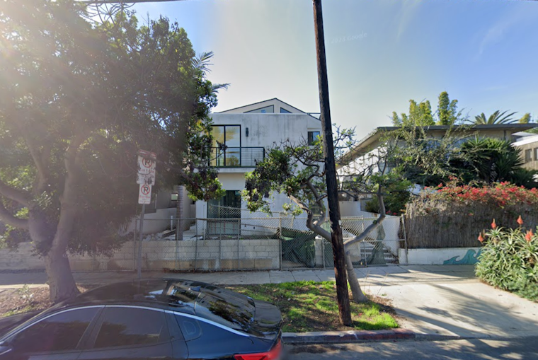 Los Angeles Firefighters Quickly Douse Blaze in Venice Duplex, No Injuries Reported