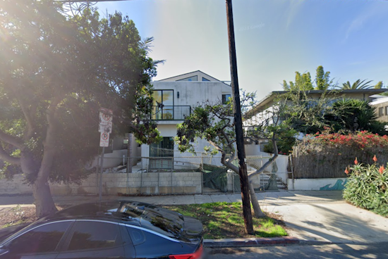 Los Angeles Firefighters Quickly Douse Blaze in Venice Duplex, No Injuries Reported