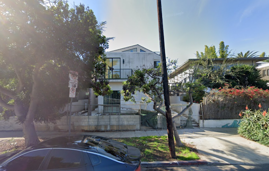 Los Angeles Firefighters Quickly Douse Blaze in Venice Duplex, No Injuries Reported