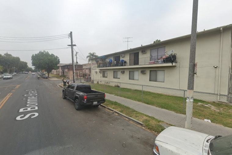 Los Angeles Firefighters Rapidly Extinguish Blaze in Westlake Apartment, No Injuries Reported