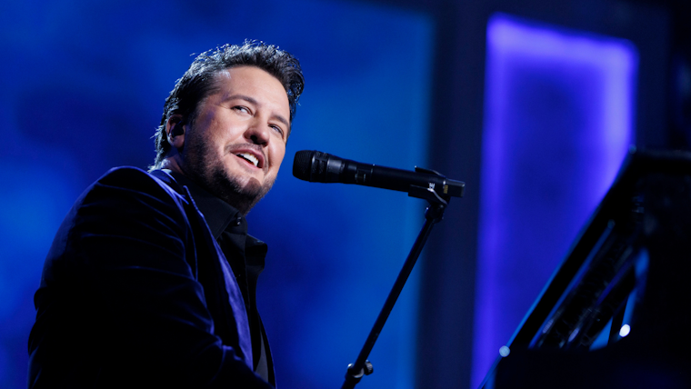 Luke Bryan to Headline 99.5 WYCD Hoedown at Pine Knob This June
