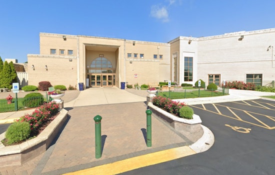 Maryum Ali Honors Muhammad Ali's Legacy at Chicago Suburb School's 50th Anniversary