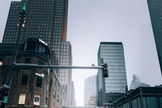 Minneapolis Braces for Flurries and Strong Winds with a Chilly Weekend Ahead