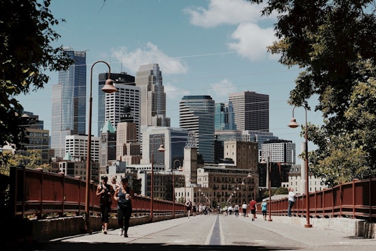 Minneapolis Residents to Enjoy Sunny, Windy Spring Weather Ahead of Possible Weekend Rain