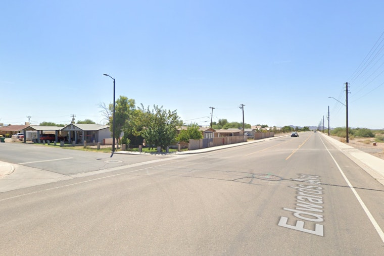 One Dead, One Critical After Vehicle Crashes Into Tree in Maricopa