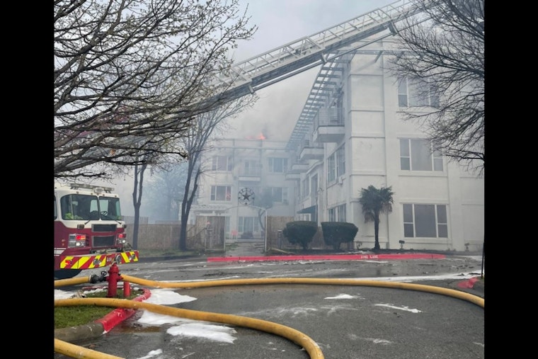Over 130 Firefighters Tackle Gusty Blaze at Austin Hotel, Traffic Snarls After I-35 Closure