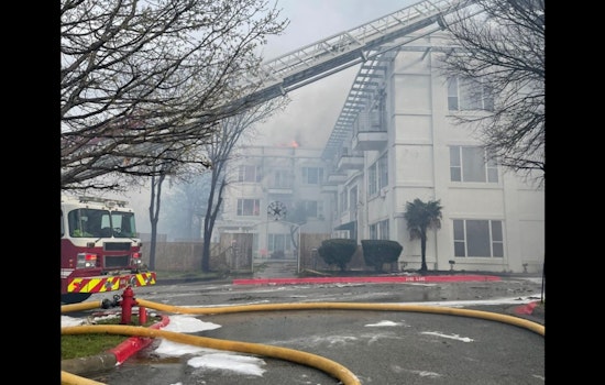 Over 130 Firefighters Tackle Gusty Blaze at Austin Hotel, Traffic Snarls After I-35 Closure