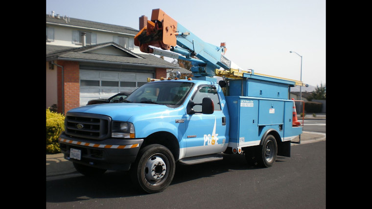 Over 200,000 Lose Power as Storm Pummels Bay Area, Forcing School Closures