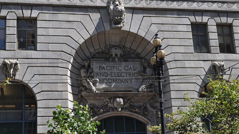 Over 35,000 in Bay Area Without Power as PG&E Scrambles to Repair Post-Storm Outages