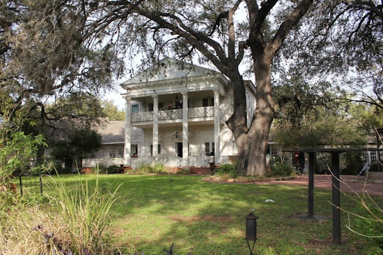 Owner Holds Suspects at Gunpoint After Teen Intrusion at San Antonio's Black Swan Inn