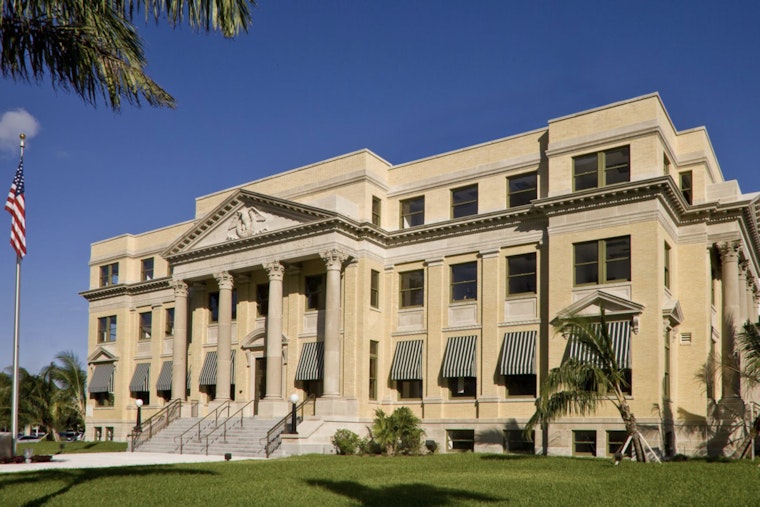 Palm Beach County Courthouse Hosts Valentine's Day Mass Wedding Ceremony