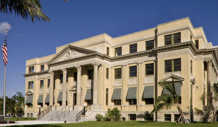 Palm Beach County Courthouse Hosts Valentine's Day Mass Wedding Ceremony