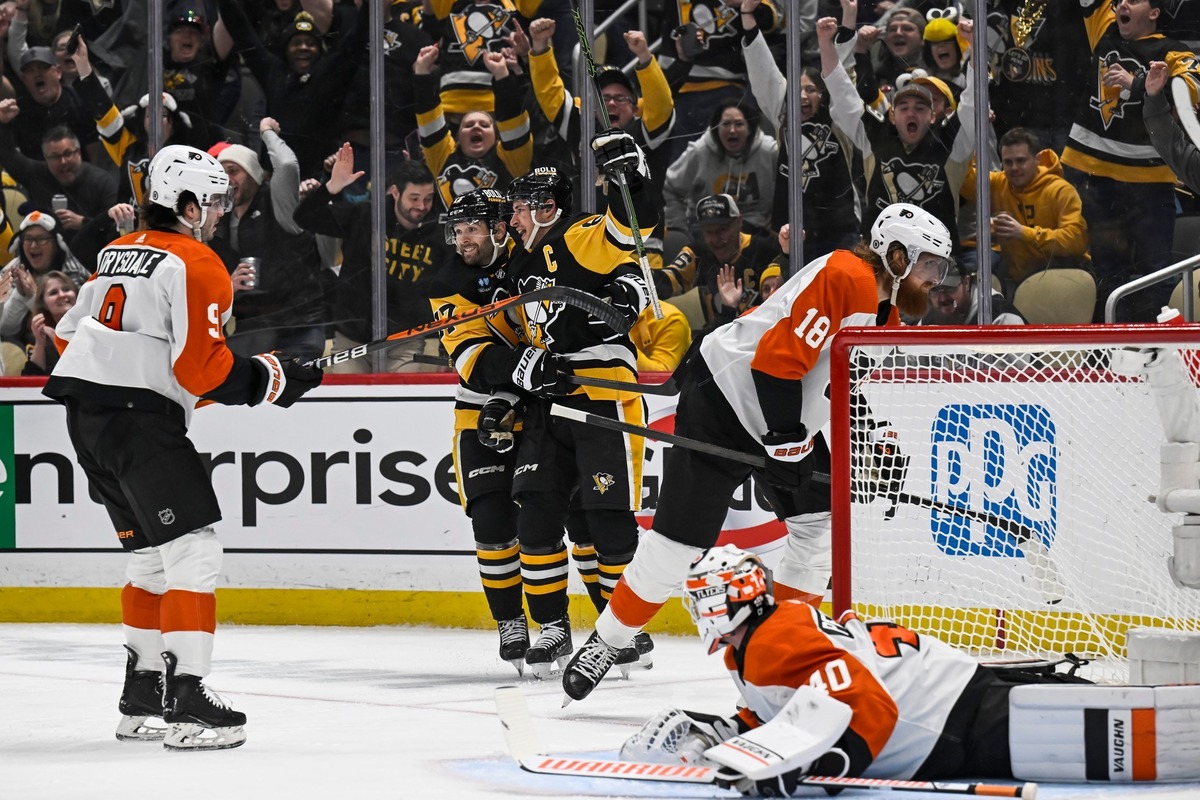 Penguins' Bryan Rust Battles Hand Injury as Pittsburgh Clutches