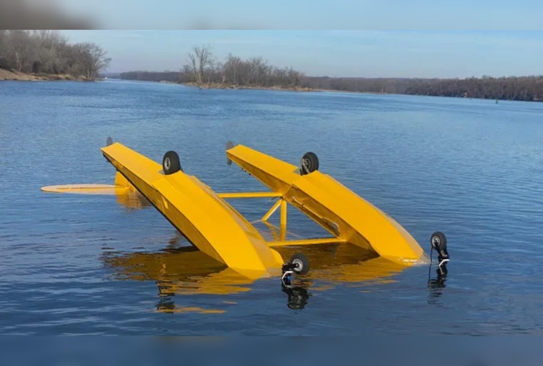 Pilot Miraculously Survives After Float Plane Overturns in Mississippi River near Inver Grove Heights