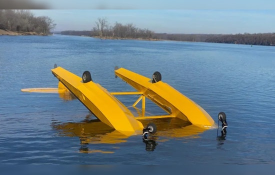 Pilot Miraculously Survives After Float Plane Overturns in Mississippi River near Inver Grove Heights