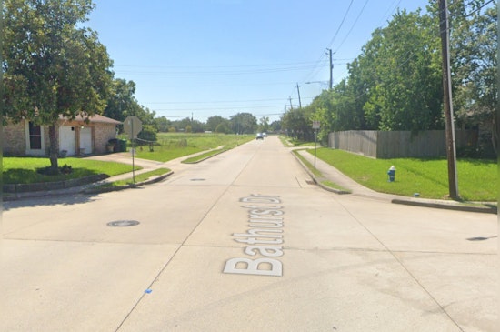 Resident Finds Body of Young Man Fatally Shot in Southwest Houston Neighborhood