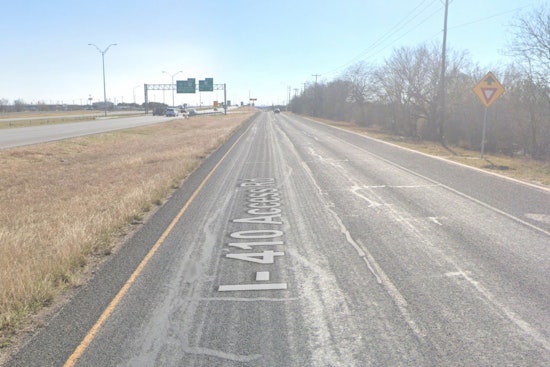 San Antonio Commuters Hit by Delays After IH-35 Shut Down Due to Overturned Insect-Laden Trailer