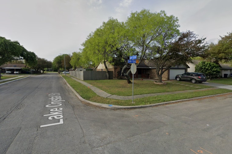 San Antonio Man Fatally Shot While Changing Light Bulb, Suspect at Large