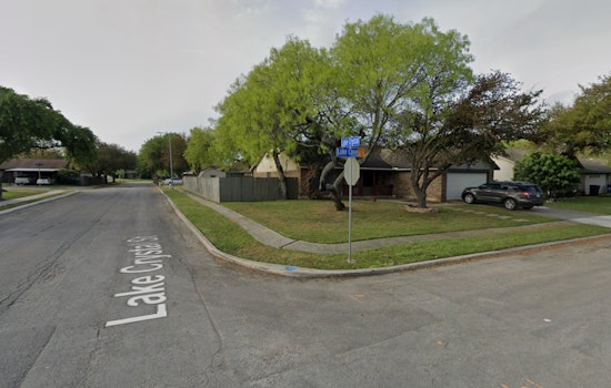 San Antonio Man Fatally Shot While Changing Light Bulb, Suspect at Large