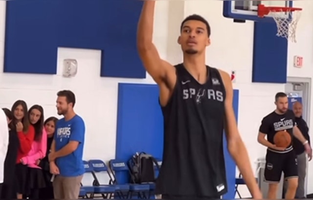 San Antonio Spurs Hold Surprise Practice at Miami Beach's Hebrew Academy, Inspire Students with NBA Legend's Wisdom
