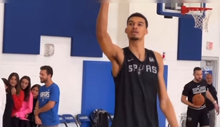 San Antonio Spurs Hold Surprise Practice at Miami Beach's Hebrew Academy, Inspire Students with NBA Legend's Wisdom