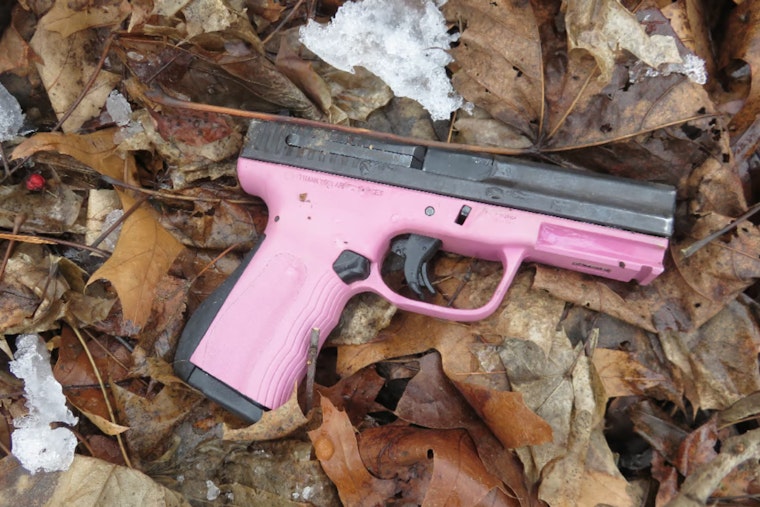 Springfield Police Arrest Convicted Manslaughter Offender with Illegal Firearm After Traffic Chaos