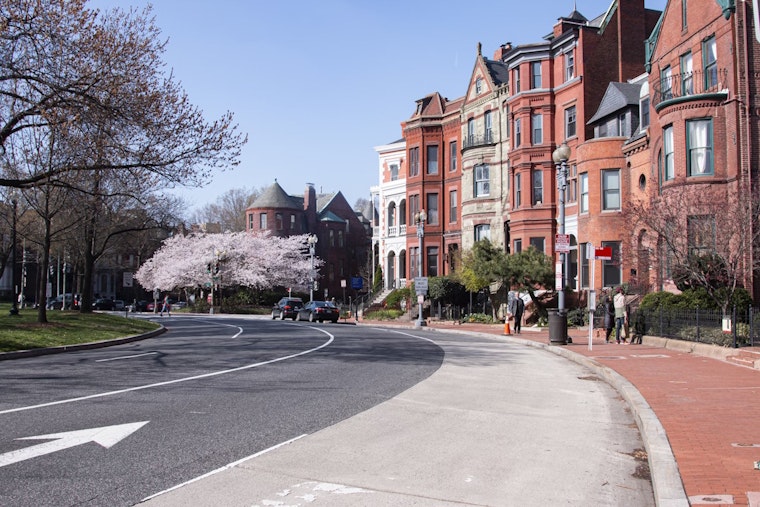 Sunny Skies and Brisk Winds Today in D.C., Rainy Weekend on the Horizon