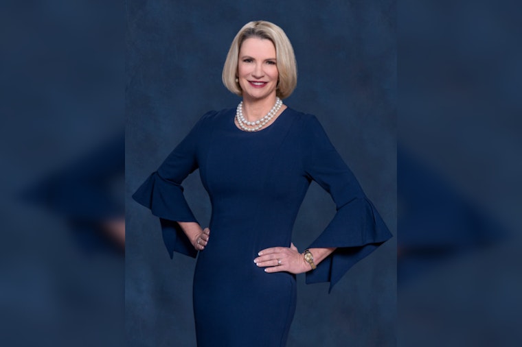Texas Land Commissioner Accuses Houston Housing Authority of Cheap Tech Sales to Staff