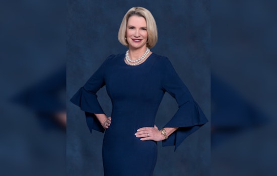 Texas Land Commissioner Accuses Houston Housing Authority of Cheap Tech Sales to Staff