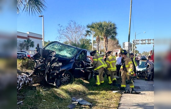 Three Hospitalized After Violent Collision with Tree in West Palm Beach, Investigation Underway