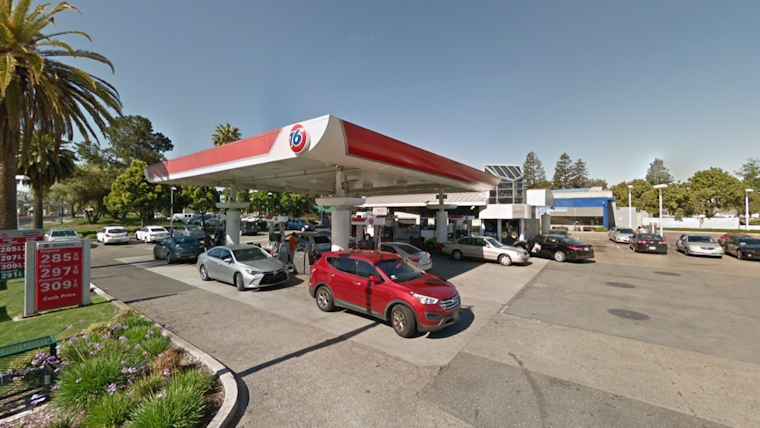 Tourists Including Texas Attorney's Son Robbed at Gunpoint in Oakland, Family Offers $20,000 Reward for Information