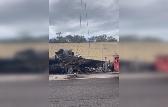 Two Perish as Plane Clashes with Car on Florida's I-75 Near Naples
